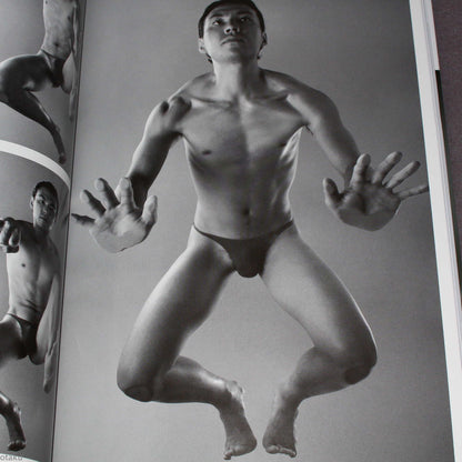 Hyper Angle 2 - Shape of Men - Photo Reference